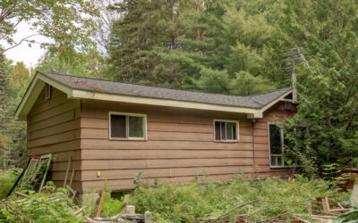 Bungalow on 10 acres $399,900