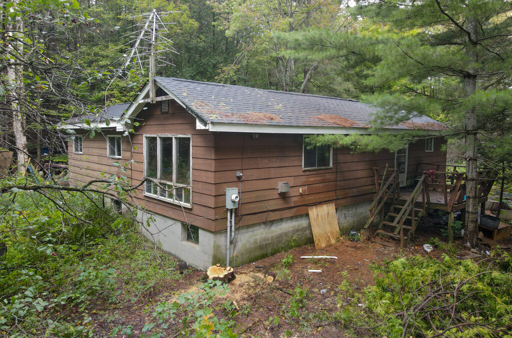 Bungalow on 10 acres $399,900