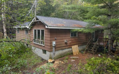 Bungalow on 10 acres $399,900